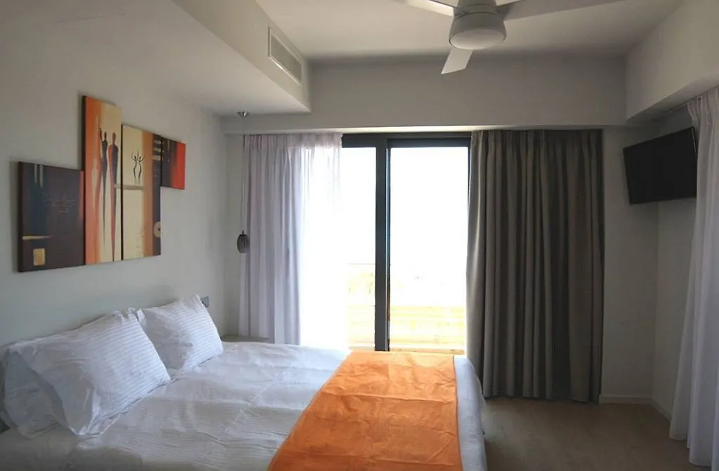Aura Boutique Hotel Lixouri 3*,